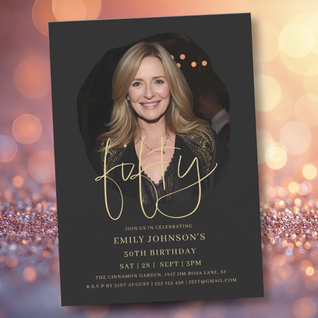 Invitación Foto Black and Gold Script 50 cumpleaños (Photo Black and Gold Script 50th Birthday Invitation)