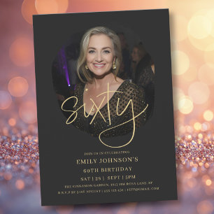Invitación Foto Black and Gold Script 60 cumpleaños