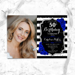 Invitación Foto Black Silver Royal Blue 50 cumpleaños<br><div class="desc">Elegante invitación de 50 años floral femenina con tu foto. Diseño azul real de color blanco brillante con una falsa plata purpurina. Presenta rayas blancas y negras, rosas azules de zafiro, fuente de guión y confeti. Perfecto para un elegante fiesta de celebración de cumpleaños. Personaliza con tus propios detalles. ¡Se...</div>