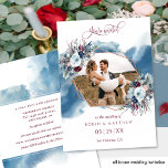 Invitación Foto boda Azul Morado Burgundy Acuarela<br><div class="desc">Elegante y única invitación a la boda fotográfica, con magnífico marco geométrico de oro hexágono subió con flores y follaje enmarcando tu fotografía y hermosa mancha de color azul en cascada detrás de ella. Flores acuáticas y follaje en una atractiva mezcla de azul polvoriento, azul marino, rojo burdeos, magenta, morado...</div>