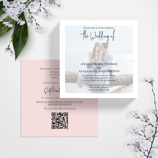 Invitación Foto Código QR simple RSVP Elegante Rubor Minimali (Elegant photo Blush Pink wedding invitation with a scannable QR code.)