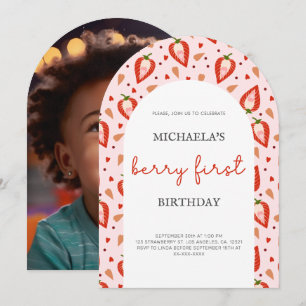 Invitación Foto de Arco de Primer Cumpleaños de Berry Rojo Ro