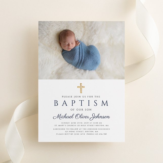 Invitación Foto de bautismo de travesía religiosa azul de la  (Navy Blue Religious Cross Boy Baptism Photo Invitation)