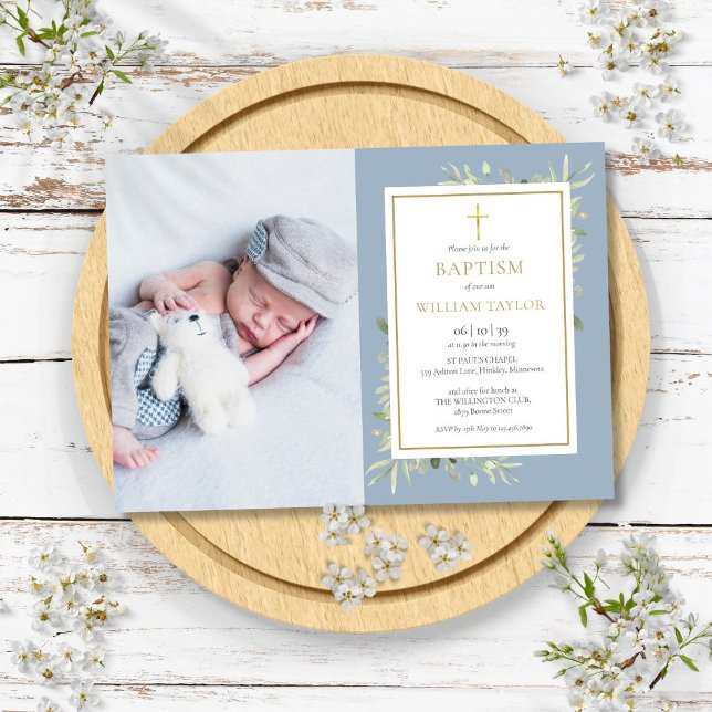 Invitación Foto de Bautizo Azul Polvoriento con Verde Grisáce (Dusty Blue Greenery Baptism Christening Photo Invitation)