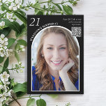 Invitación Foto de Black White Arch Código QR Cumpleaños 21<br><div class="desc">Agregue una foto y la dirección web a su sitio web fiesta a esta invitación de fiesta de cumpleaños 21 en blanco y negro completa con un código QR fácil de agregar. La foto del invitado de honor está enmarcada en un moderno marco de arco. Comuníquese conmigo para obtener ayuda...</div>