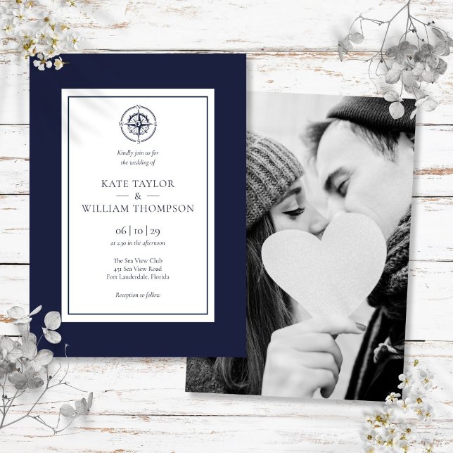 Invitación Foto De Boda Azul Y Blanco De La Marina Náutica (Nautical Compass Navy Blue And White Wedding Photo Invitation)