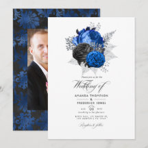 Foto de boda floral azul real, negro y plata