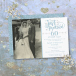 Invitación Foto de Boda recién casada con 60 años<br><div class="desc">Personalice con su foto boda favorita y sus detalles especiales de la celebración del 60 aniversario del boda de diamantes en la tipografía de moda. El reverso es un confeti de amor. Diseñado por Thisisnotme©</div>