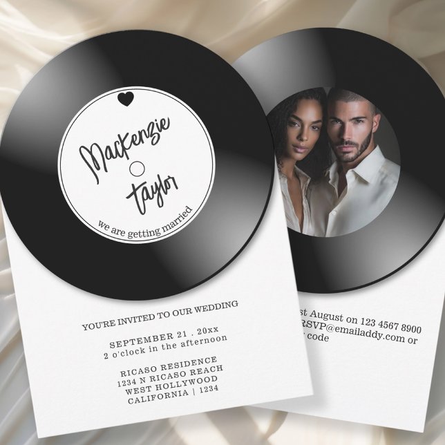 Invitación Foto de bodas con disco de vinilo retro (Retro Vinyl Record Photo Wedding Invitation by Ricaso. Novelty music lover wedding collection)