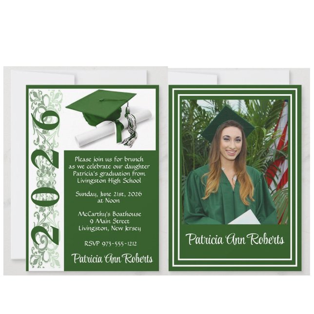 Invitación Foto de Cap & Diploma, graduación verde y blanca (Graduation invitations with photos and a cap and diploma design!)
