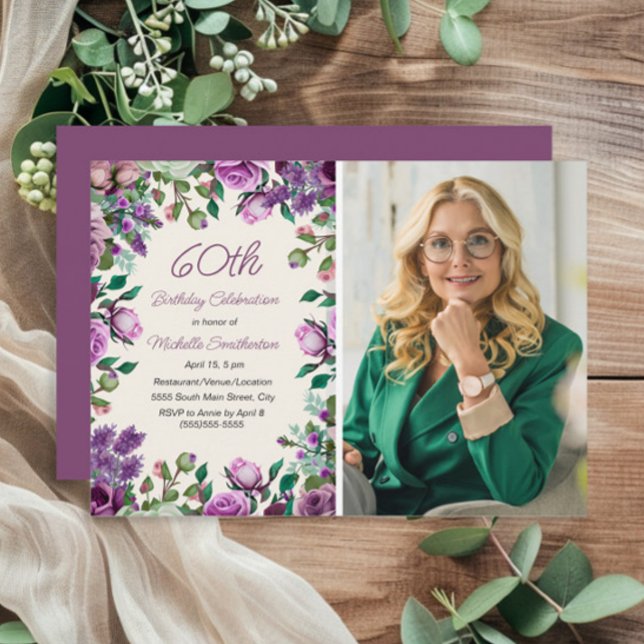 Invitación Foto de cumpleaños 60 de Floral Verde Menta Púrpur (Purple floral and mint green leaves 60th birthday party photo invitation)