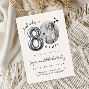 Invitación Foto de cumpleaños 80 en beige plateado moderno