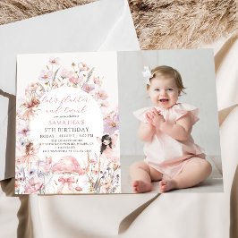 Invitación Foto de cumpleaños de hada con vuelo floral y giro