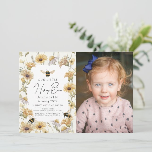 Invitación Foto de cumpleaños de Little Honey Bee Chamomile (Anverso de pie)