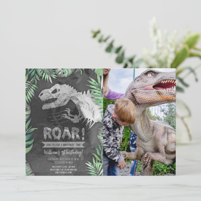 Invitación Foto de cumpleaños de Silver Dinosaur Roar (Anverso de pie)