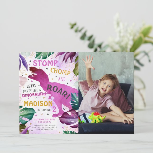 Invitación Foto de cumpleaños del Chica de los dinosaurios T  (Anverso de pie)