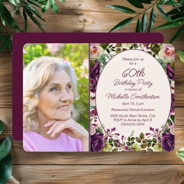 Invitación Foto de cumpleaños número 60 de Purple Pink Floral (Elegant purple watercolor floral 60th birthday party photo invitation)