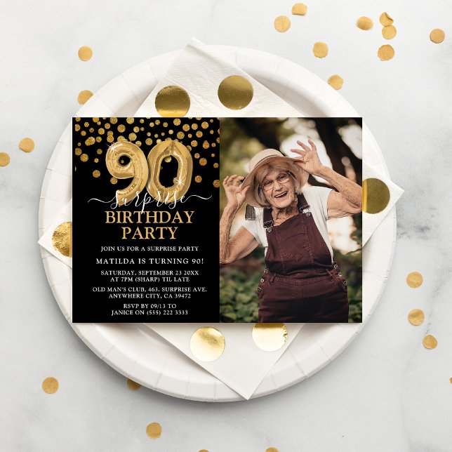 Invitación Foto de cumpleaños sorpresa moderna negra y dorada (Subido por el creador)
