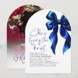 Invitación Foto de Despedida de Soltera 'Lazo Azul Ella Está