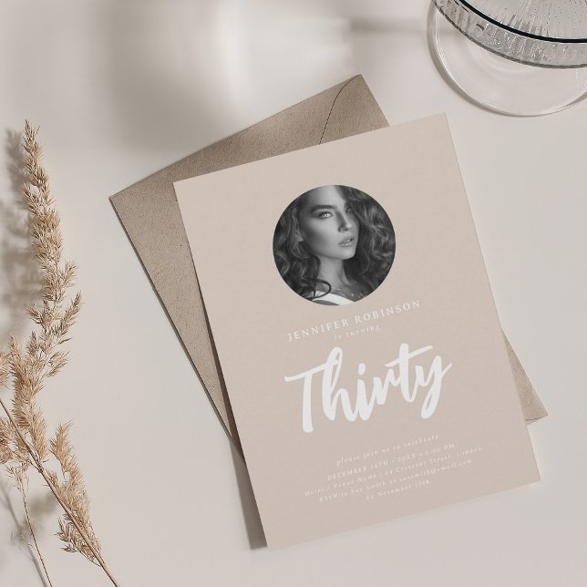 Invitación Foto de escritura mínima 30 cumpleaños Champagne (Minimal Script Photo 30th Birthday Champagne Invitation)