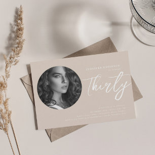 Invitación Foto de escritura minimalista 30 cumpleaños Champa