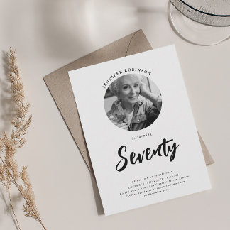 Invitación Foto de escritura minimalista 70º cumpleaños Blanc
