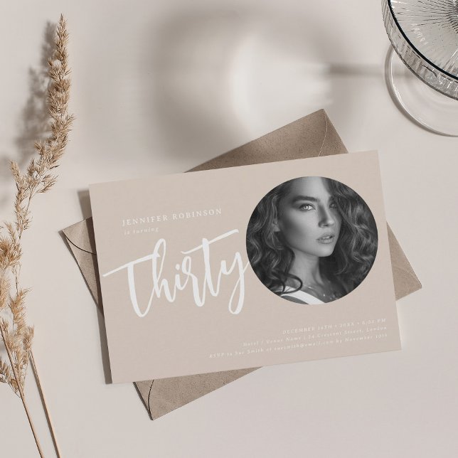 Invitación Foto de escritura moderna 30 Fiesta de cumpleaños  (Modern Script Photo 30th Birthday Party Champagne Invitation)