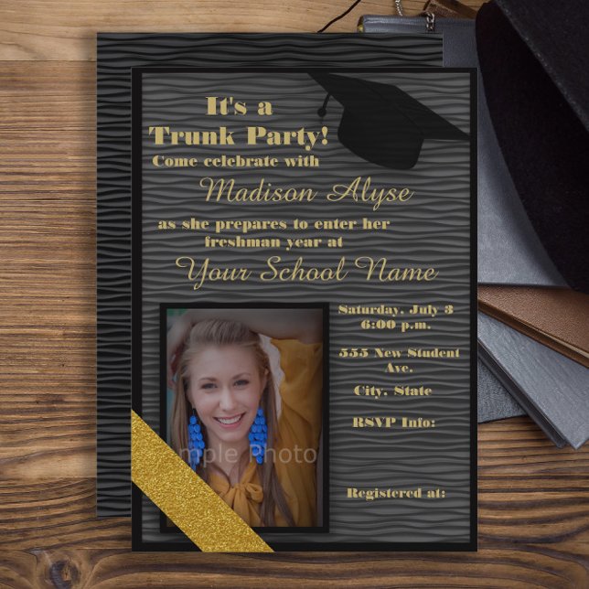 Invitación Foto de Fiesta de Black and Gold Trunk College (Black and gold Trunk/Dorm Party photo invitation)