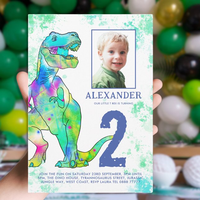 Invitación Foto de fiesta de cumpleaños número 2 con tema de  (Dinosaur T-Rex photo template boys fun birthday party green and blue )