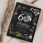 Invitación Foto de Flor silvestre SURPRISE 60th Birthday Blac<br><div class="desc">Un elegante diseño de la fiesta de cumpleaños número 60 con fotografía personalizada,  tipografía moderna y motivos de flores silvestres.</div>