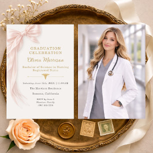 Invitación Foto de graduación de enfermera con lazo rosa