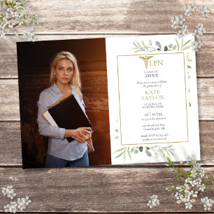 Invitación Foto de graduación de enfermería LPN con follaje