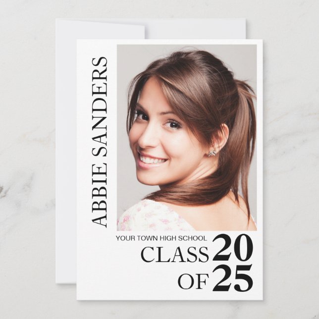 Invitación Foto de graduación de la clase 2025 en blanco y ne (Anverso)