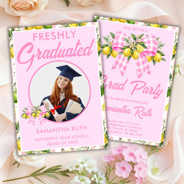 Invitación Foto de graduación de limonada rosa recien graduad