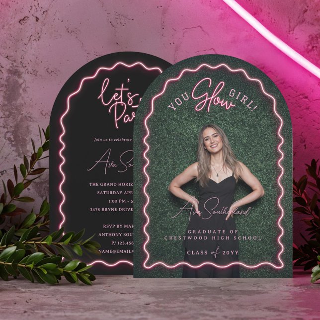 Invitación Foto de graduación de neón rosado ondulado de Chic (You Glow Girl Wavy Pink Neon Graduation Photo Invitation)