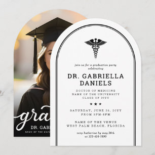 Invitación Foto de graduación de un moderno graduado de facul