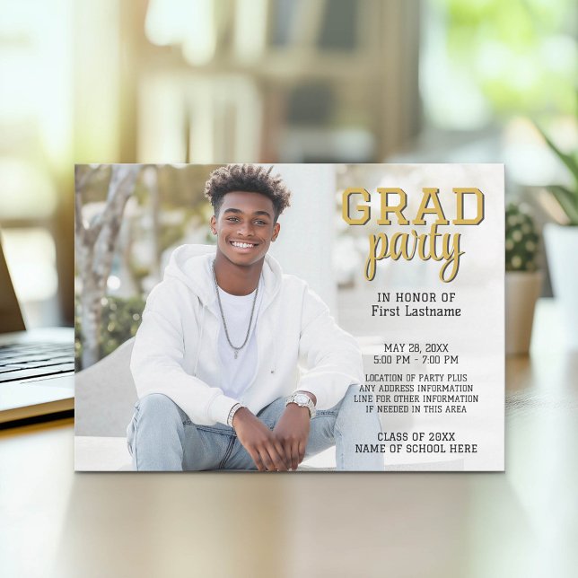 Invitación Foto de graduación - Fiesta Grad Script Gold (Graduation Party Invitation with Photo)