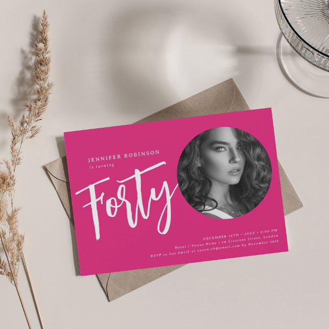 Invitación Foto de guión moderno 40 Fiesta de cumpleaños Hot  (Modern Script Photo 40th Birthday Party Hot Pink Invitation)