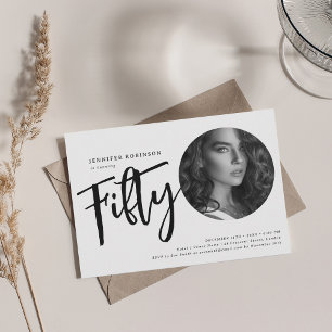 Invitación Foto de guión moderno 50 cumpleaños blanco y negro