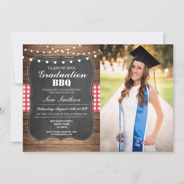 Invitación Foto de la graduación BBQ Rustic Chalk Wood Lights (Anverso)