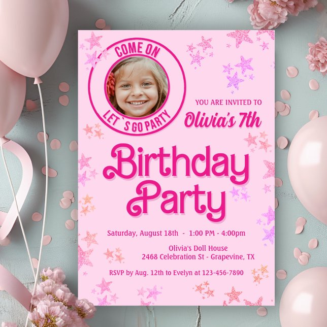 Invitación Foto de muñeca de moda rosa en fiesta de cumpleaño (Cute pink doll birthday party invitation with a place for a photo. This is an any age invitation.)