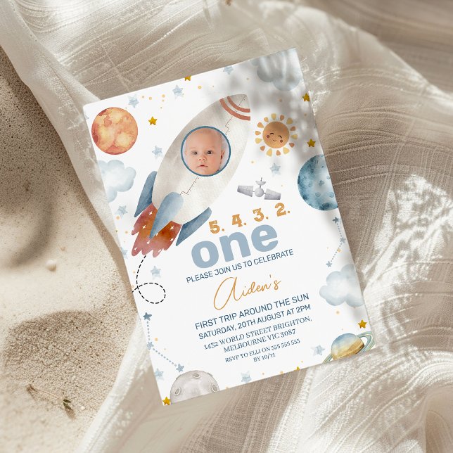 Invitación Foto de nave espacial en su primer viaje por el cu (First Trip Around the Sun Birthday Invitation For Baby Boy, Outer Space 1st Birthday Spaceship)