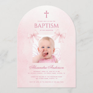 Invitación Foto de niña de bautizo con lazos rosados y escrit
