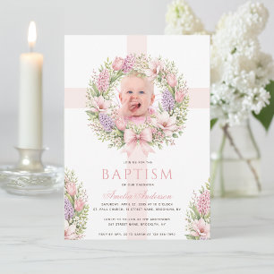 Invitación Foto de niña en bautizo floral con flores rosadas
