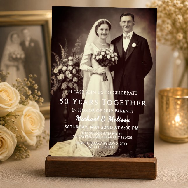 Invitación Foto de padres 50 años juntos (Elegant 50th anniversary invite with vintage photo, perfect for honoring your parents’ love story)
