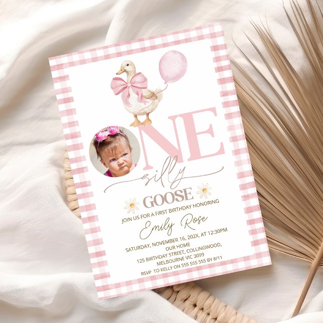 Invitación Foto de Pink Bow One Silly Goose Primer cumpleaños (One Silly Goose Birthday Invitation Template One Silly Goose Birthday Invitation Template Printable
)