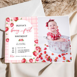 Invitación Foto de primer cumpleaños de Pink Gingham Strawber