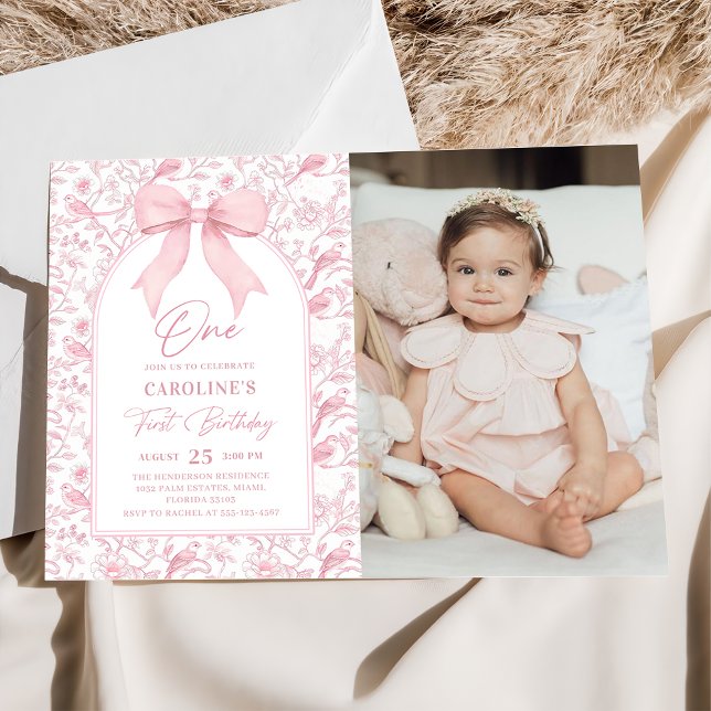 Invitación Foto de primer cumpleaños de Toile Pink Bow Floral (Subido por el creador)