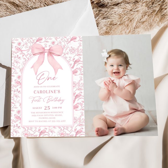 Invitación Foto de primer cumpleaños de Toile Pink Bow Floral (Subido por el creador)