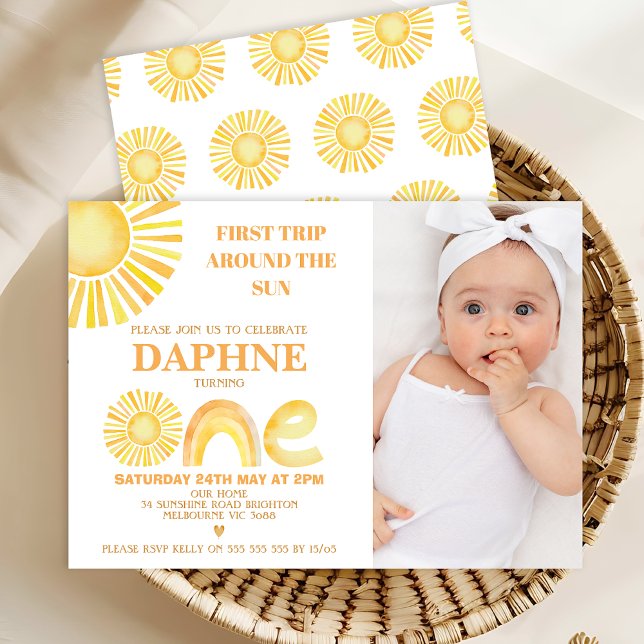 Invitación Foto de primer viaje amarillo alrededor del primer (Modern Photo First Trip Around The Sun 1st Birthday Invitation Template, Sun Themed First Birthday )